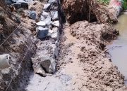 Proyek Perkuatan Tebing Saluran Pembuang di Desa Rancagede Diduga menuai Kejanggalan