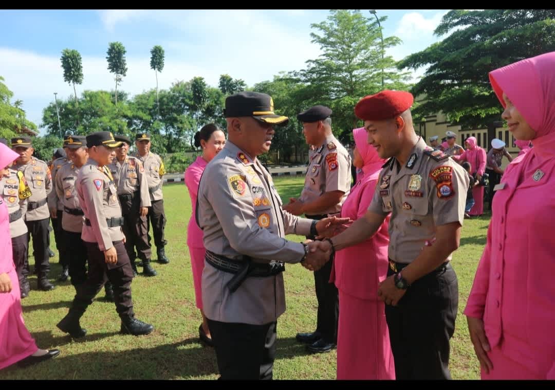 Kapolres Serang Pimpin Upacara Kenaikan Pangkat Personel Polres Serang 