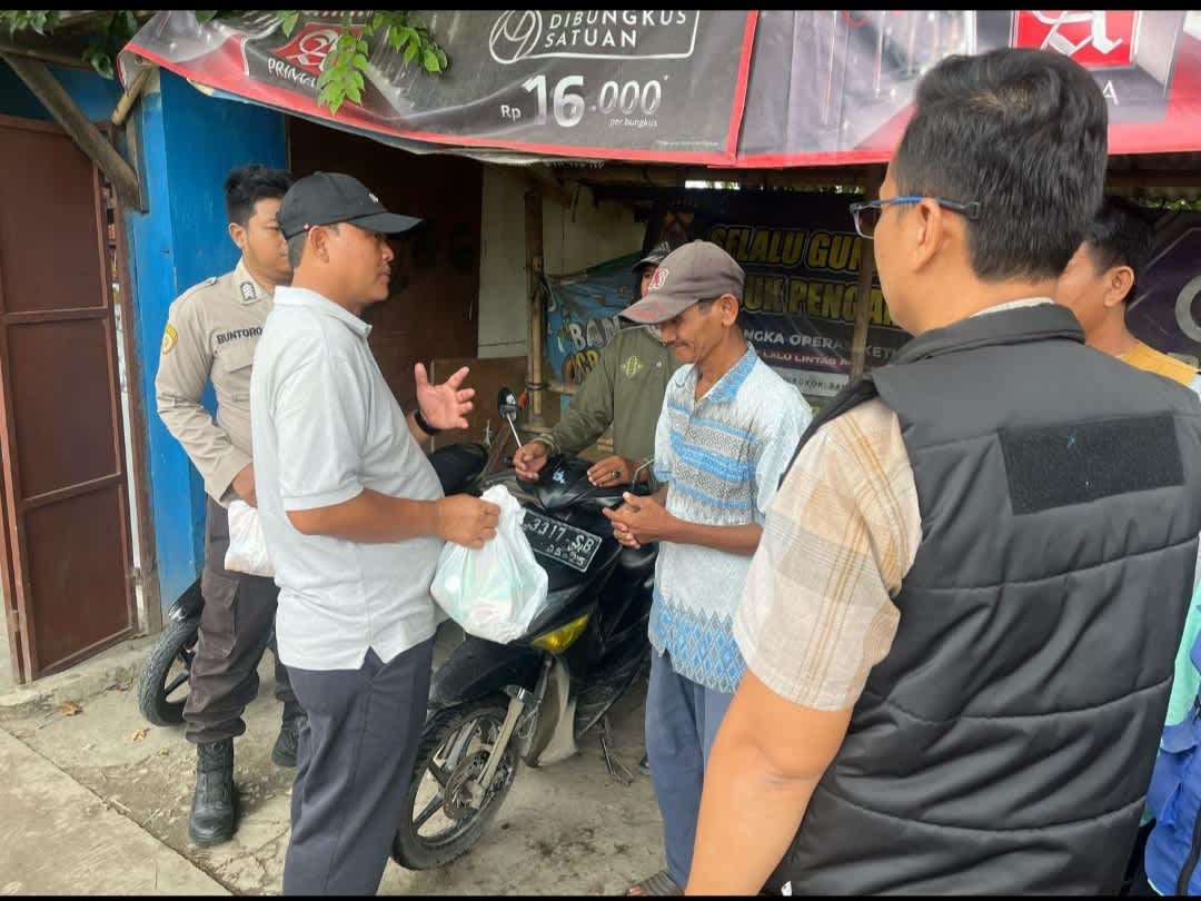 Giat Ramadhan Satuan Intelkam bersama SDM Polres Serang Bagikan Paket Sembako 