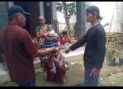 Ketua RT Kampung Bojong Desa Mekarsari Kec.Carenang Bagi-bagi Duit untuk warga dari Perusahaan Pengelolaan Limbah B3