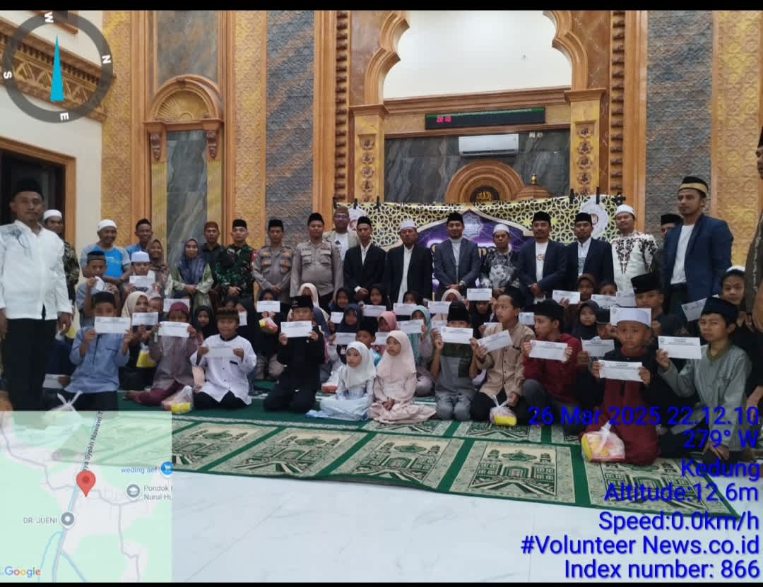 Masyarakat bersama Majelis Pemuda Al-Hijrah Desa Kedung Santuni 56 Anak Yatim