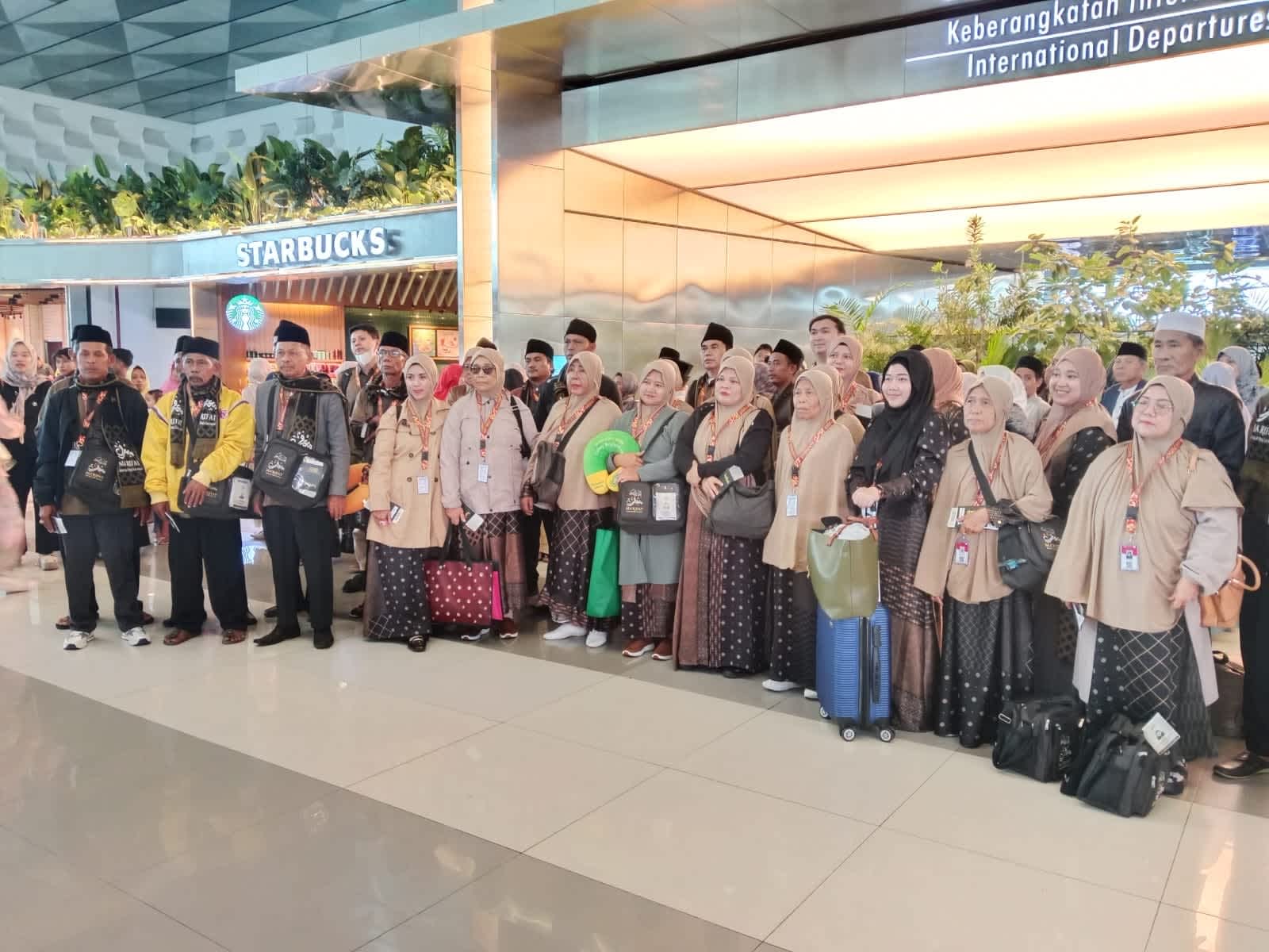 Binuang Water Park Kab.Serang Berangkatkan Umroh Gratis Marbot Masjid, Guru Ngaji, Pemandi Jenazah dan Karyawan Waterpark