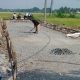 Proyek Pembangunan Jalan di Desa Kandawati Kec.Gunung Kaler Tangerang Diduga Minim Pemadatan