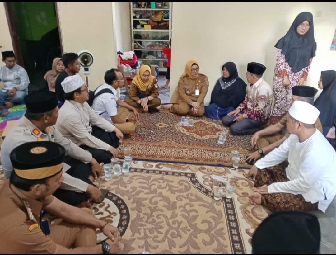 Wabup Tangerang Intan Nurul Hikmah Bertakziah ke Keluarga Almarhum H.Rusdi Mantan Camat