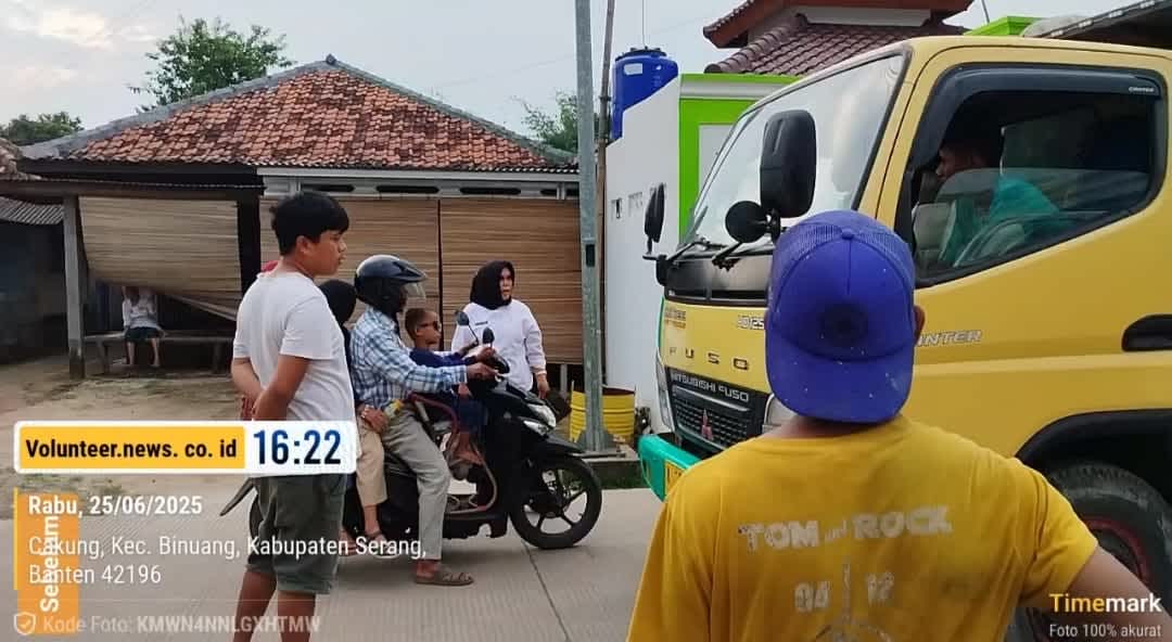 Sikap Tegas Kades Gembor Kec.Binuang Larang Armada Angkutan Tanah Galian Lanud Gorda Melintasi Jalan Pemukiman warga