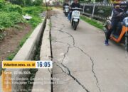 Kondisi Jalan di Desa Gandaria Kec.Mekarbaru Tangerang Ambrol Diduga Akibat Excavator Melintas