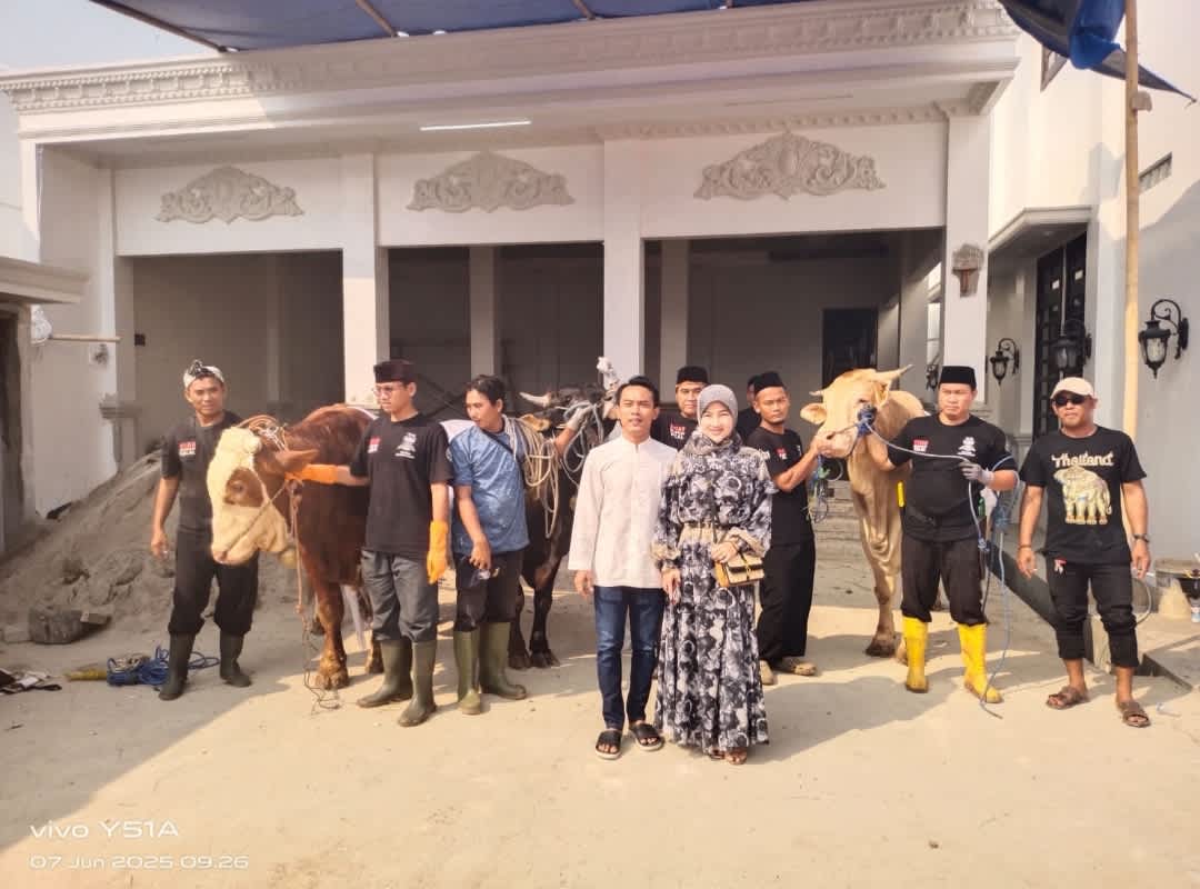Pengusaha Muda Desa Tamiang Kec.Gunung Kaler Bagikan 1200 Paket Daging Qurban