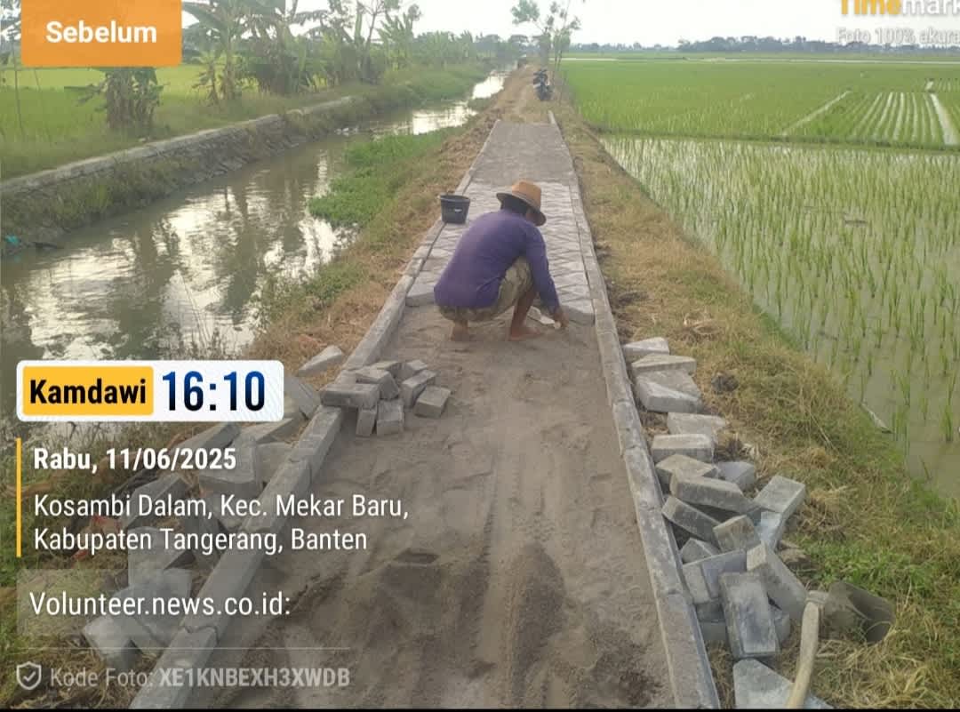 Proyek Pemasangan Paving Blok di Desa Kosambi Dalam Kec.Mekarbaru sedang Dikerjakan