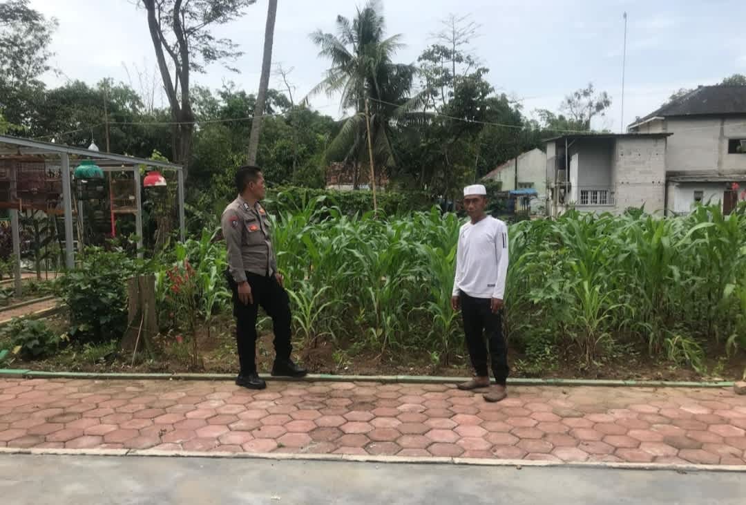 Bhabinkamtibmas Polsek Kresek Motivasi Warga Program Ketahanan Pangan