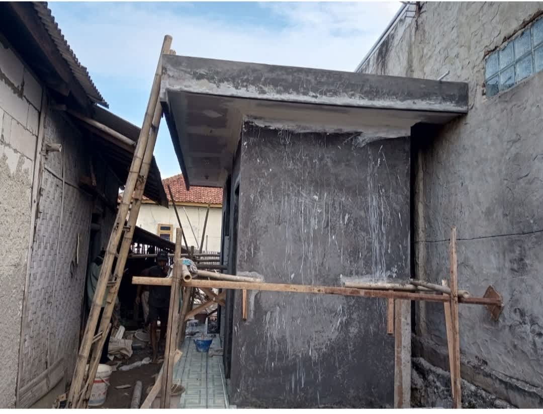 Minim Pengawasan, CV. Putri Inayah Kerjakan Proyek MCK Busro Desa Pasilian Kec.Kronjo