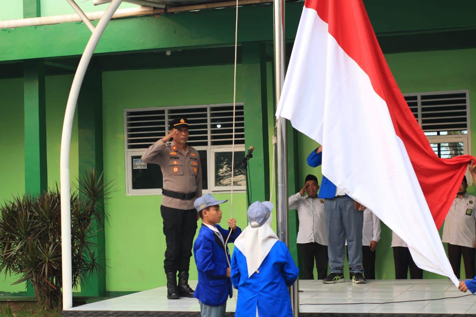 Kapolsek Kronjo Jadi Pembina Upacara di MA 4 Tangerang, Ajak Pelajar Jauhi Tawuran dan Narkoba