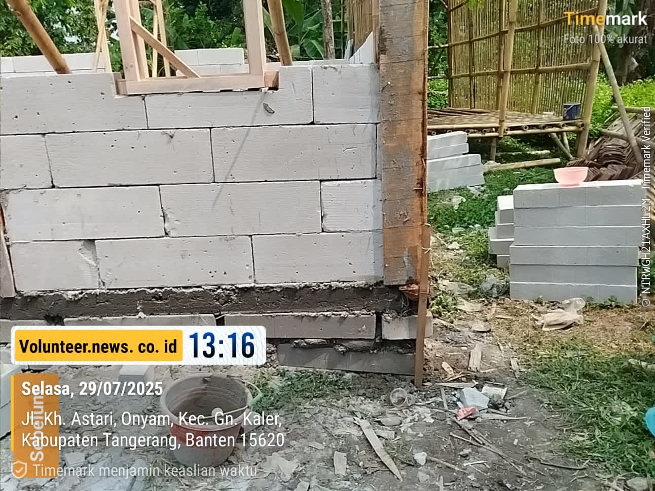 Kado Terindah untuk Mursid : Pemerintah Kecamatan Gunung Kaler Berikan Bantuan Pembangunan Rumah