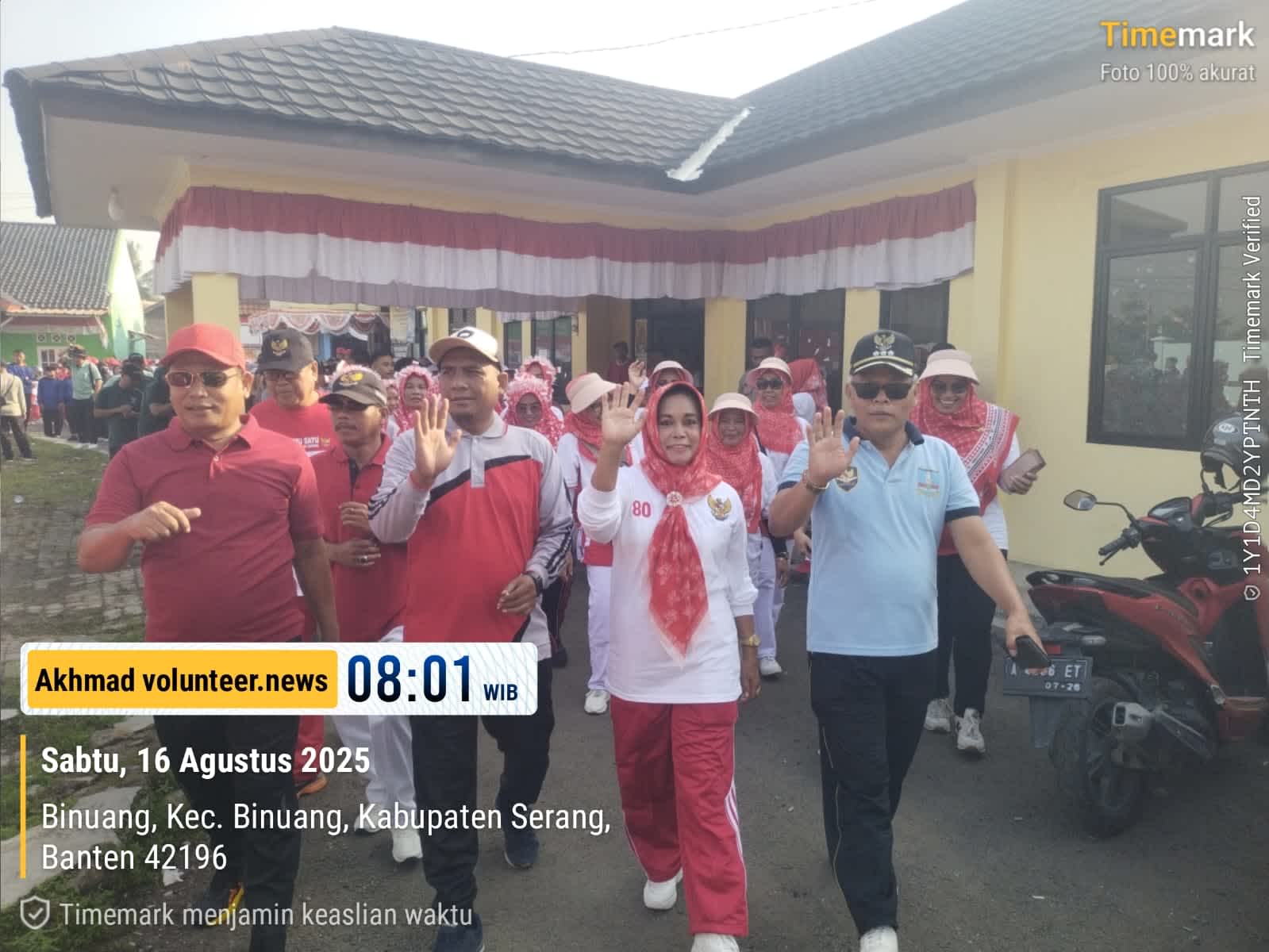 Semarak Jalan Santai HUT RI ke-80, Warga Binuang Penuhi Jalan dengan Nuansa Merah Putih