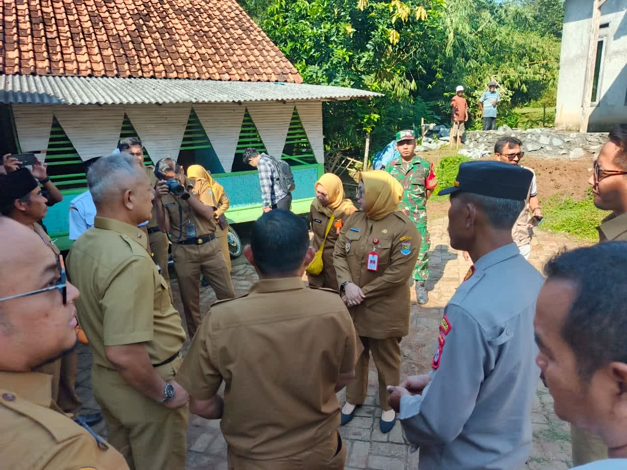 Wakil Bupati Tangerang Tinjau Korban Puting Beliung di Kec. Jambe : Wujud Kepedulian dan Kolaborasi