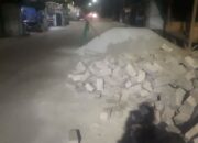 Proyek Peningkatan Pemukiman Prov.Banten di Kec. Tirtayasa Tuai Keluhan Warga : Material Menumpuk di Jalan, Keselamatan Terancam