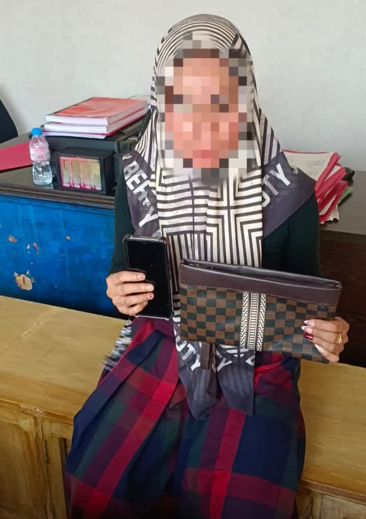 Copet Perempuan Beraksi di Depan Pabrik, Nyaris Lolos di Tengah Keramaian