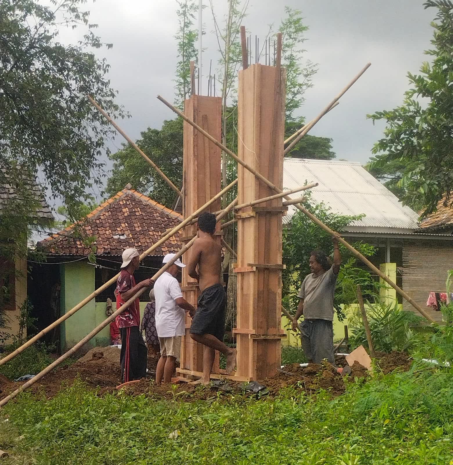 Kontraktor CV. Maher Putri Untung, Keselamatan Pekerja Terancam : Potret Buram Proyek SAB di Kec.Kronjo, Tangerang