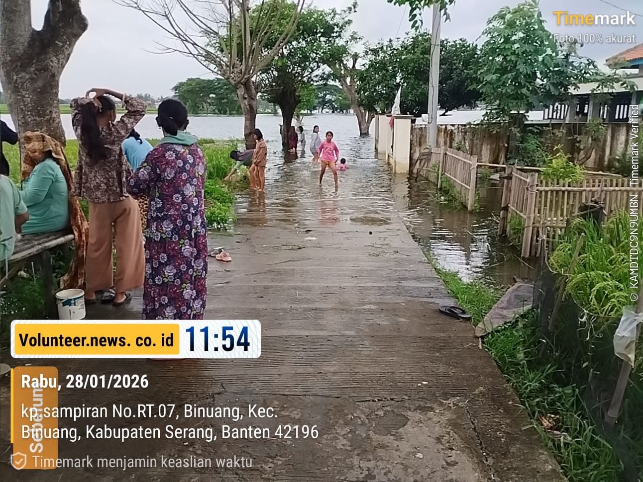 Musibah Banjir Rendam 174 Rumah di Binuang, Sukri AR Kades Binuang Tinjau Langsung dan Berikan Bantuan untuk Korban Banjir