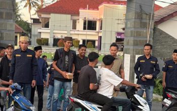 Karang Taruna Kec.Kronjo, Tangerang Tebar Kepedulian di Ramadan, Santuni Yatim dan Bagikan Takjil untuk Pengendara