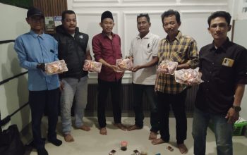 Solidaritas Wartawan Daerah: Ketua PWGK-Kresek Berbagi Daging Jelang Lebaran