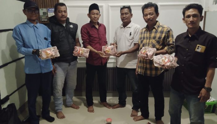 Solidaritas Wartawan Daerah: Ketua PWGK-Kresek Berbagi Daging Jelang Lebaran