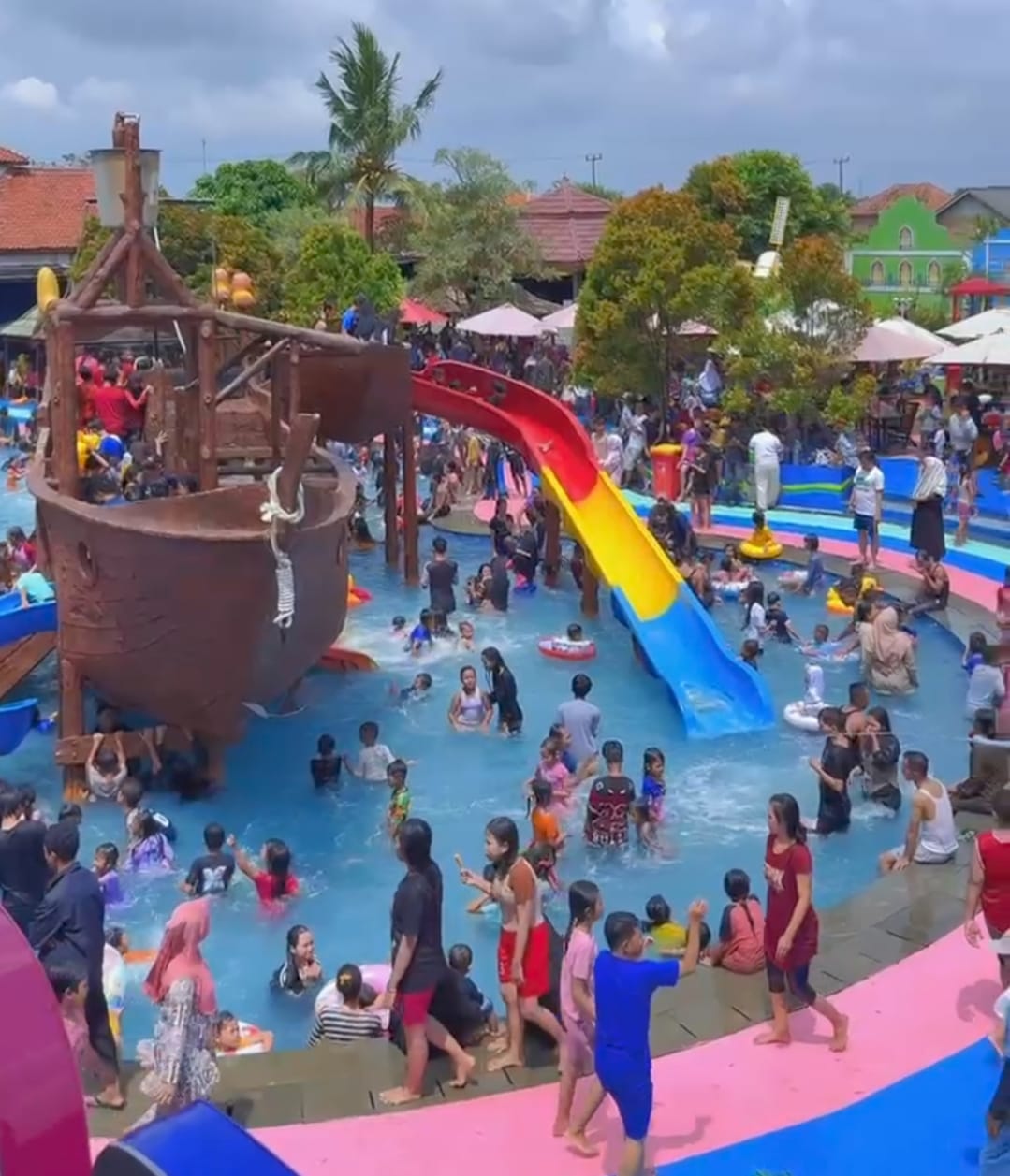 Di Balik Tawa Libur Lebaran, Destinasi Binuang Waterpark Jadi Ruang Bahagia Keluarga