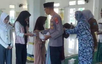 Polisi Sahabat Yatim: Bripka Roby Santuni 55 Anak Yatim dan Jompo di Desa Ketos Kec.Kibin, Serang Banten