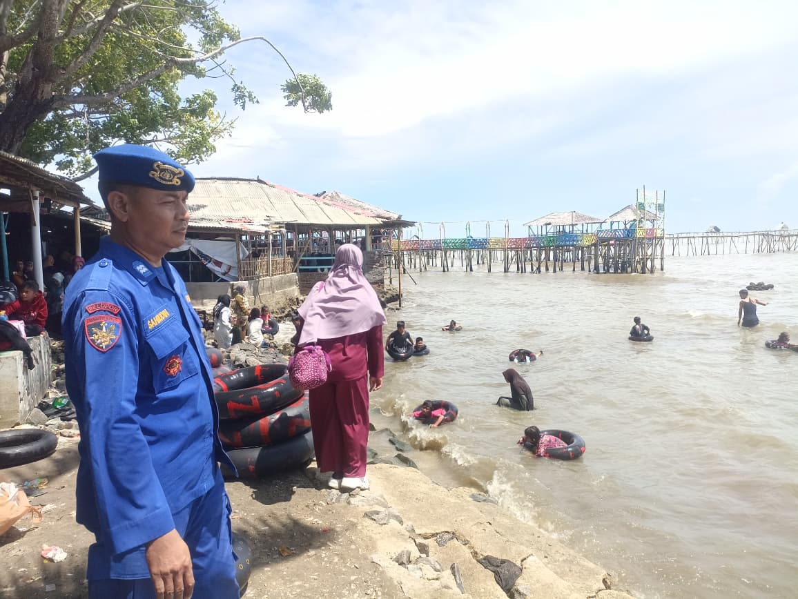 Wisatawan Pulau Cangkir Membludak, Polisi Turun Tangan Cegah Risiko Laut Pasang