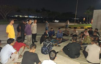 Warga Kepung Pabrik di Cikande: Tuntutan Limbah dan Rekrutmen Memanas, Mediasi Berakhir Tengah Malam