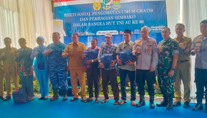 Dari Langit ke Rakyat: Satradar 401 Tanjungkait Tebar Kepedulian di Hari Jadi TNI AU