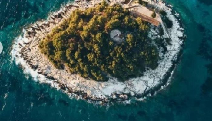 Tarif Tanpa Dasar : Siapakah Bermain di Balik Pungutan di Objek Wisata Religi Pulo Cangkir, Kronjo?