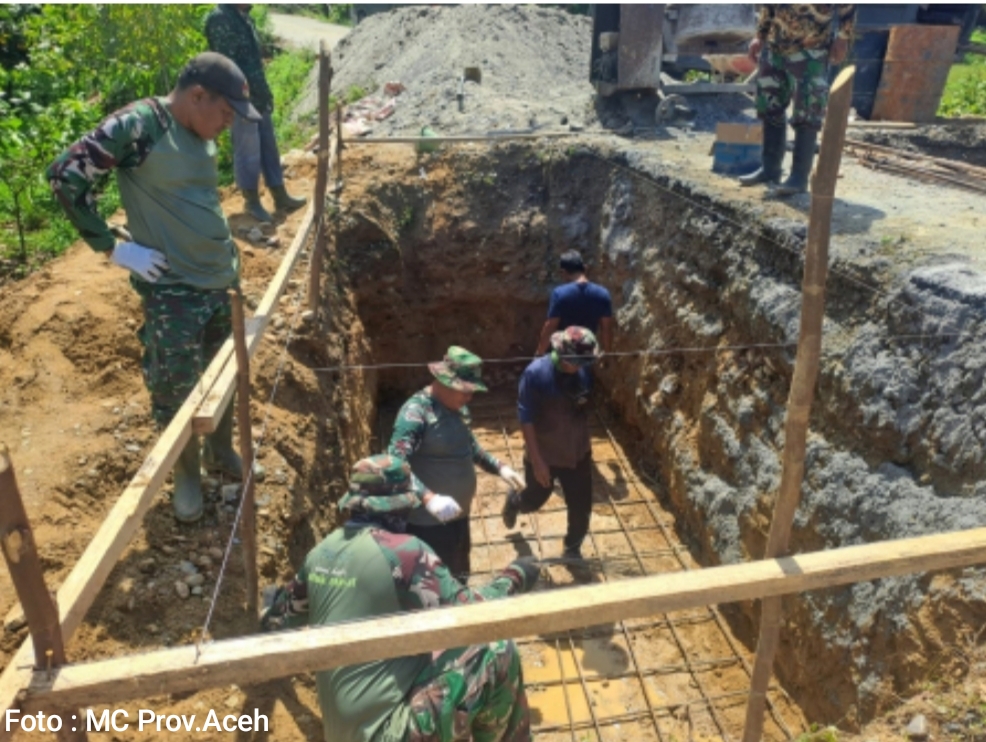 Viral TNI dan Warga Gotong Royong Bangun Jembatan Gantung, Akses Antar Kecamatan Kembali Terbuka