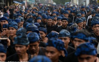 Menapak 40 Kilometer, Warga Badui Serahkan Hasil Bumi dan Pesan Lestari ke Pendopo Lebak