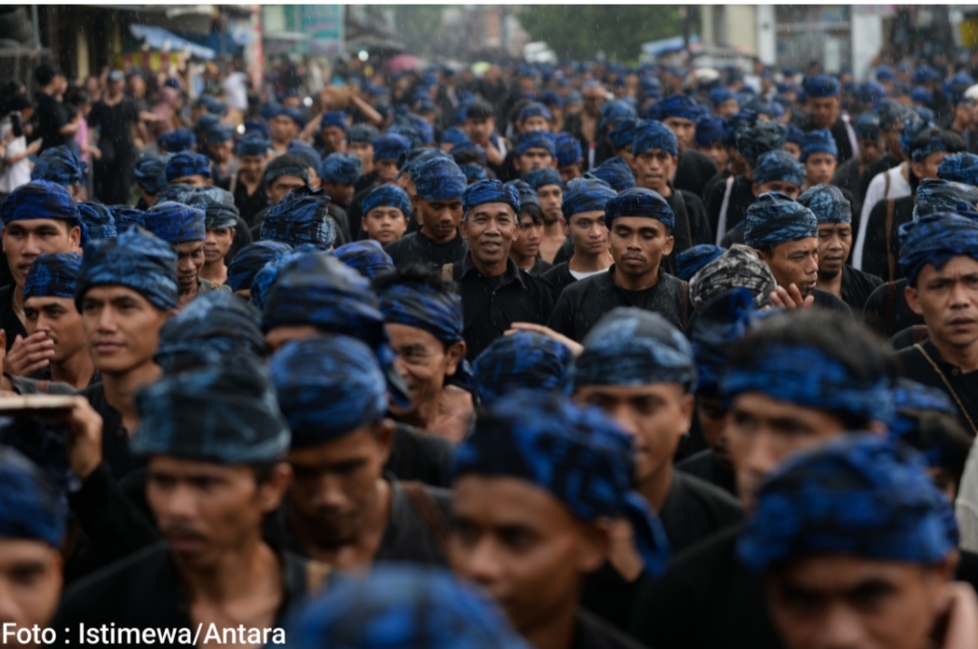 Menapak 40 Kilometer, Warga Badui Serahkan Hasil Bumi dan Pesan Lestari ke Pendopo Lebak