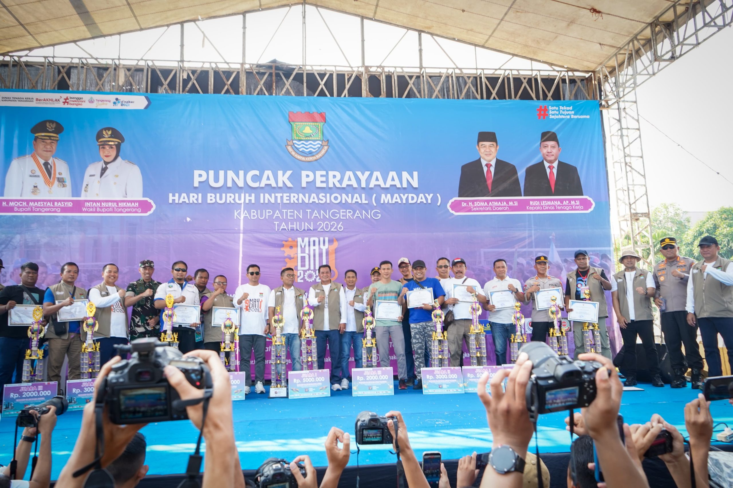 Buruh Tumpah Ruah di Puspemkab Tangerang, May Day 2026 Pecah! Disnaker Sebut Momentum Persatuan Pekerja