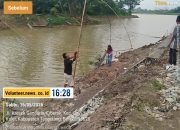 Viral! Cara Unik Warga Tangerang Tangkap Ikan Tanpa Umpan di Situ Patrasana