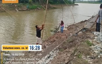 Viral! Cara Unik Warga Tangerang Tangkap Ikan Tanpa Umpan di Situ Patrasana