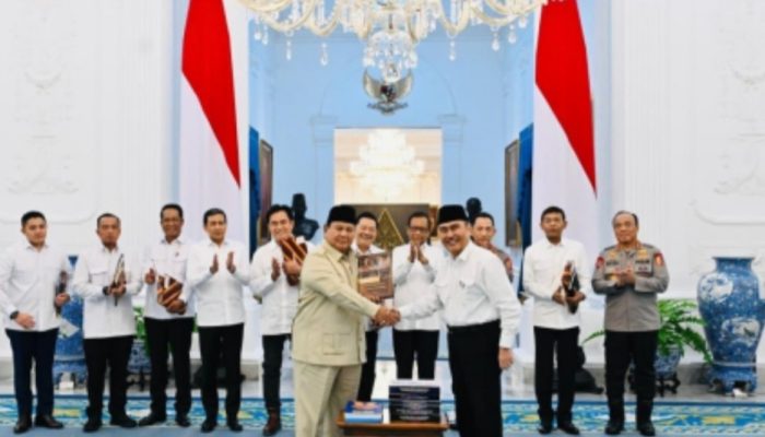 Prabowo Panggil Tim Reformasi Polri ke Istana, 10 Buku Rekomendasi Diserahkan