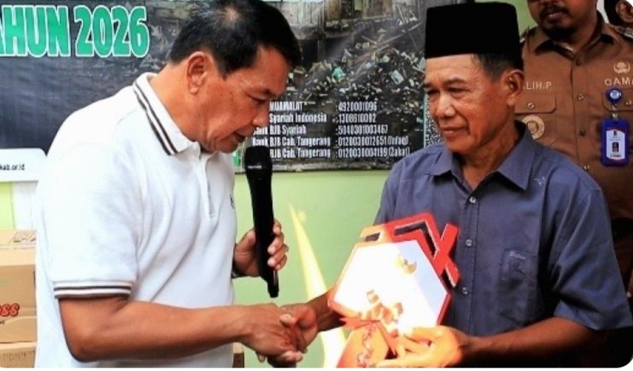Tangis Haru Amrin Pecah, Bupati Tangerang Resmikan Rumah Baru di Badak Anom
